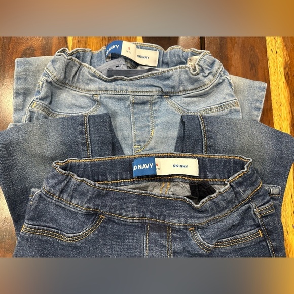 Old Navy skinny jeggings. Size Small 6-7 - Picture 2 of 2
